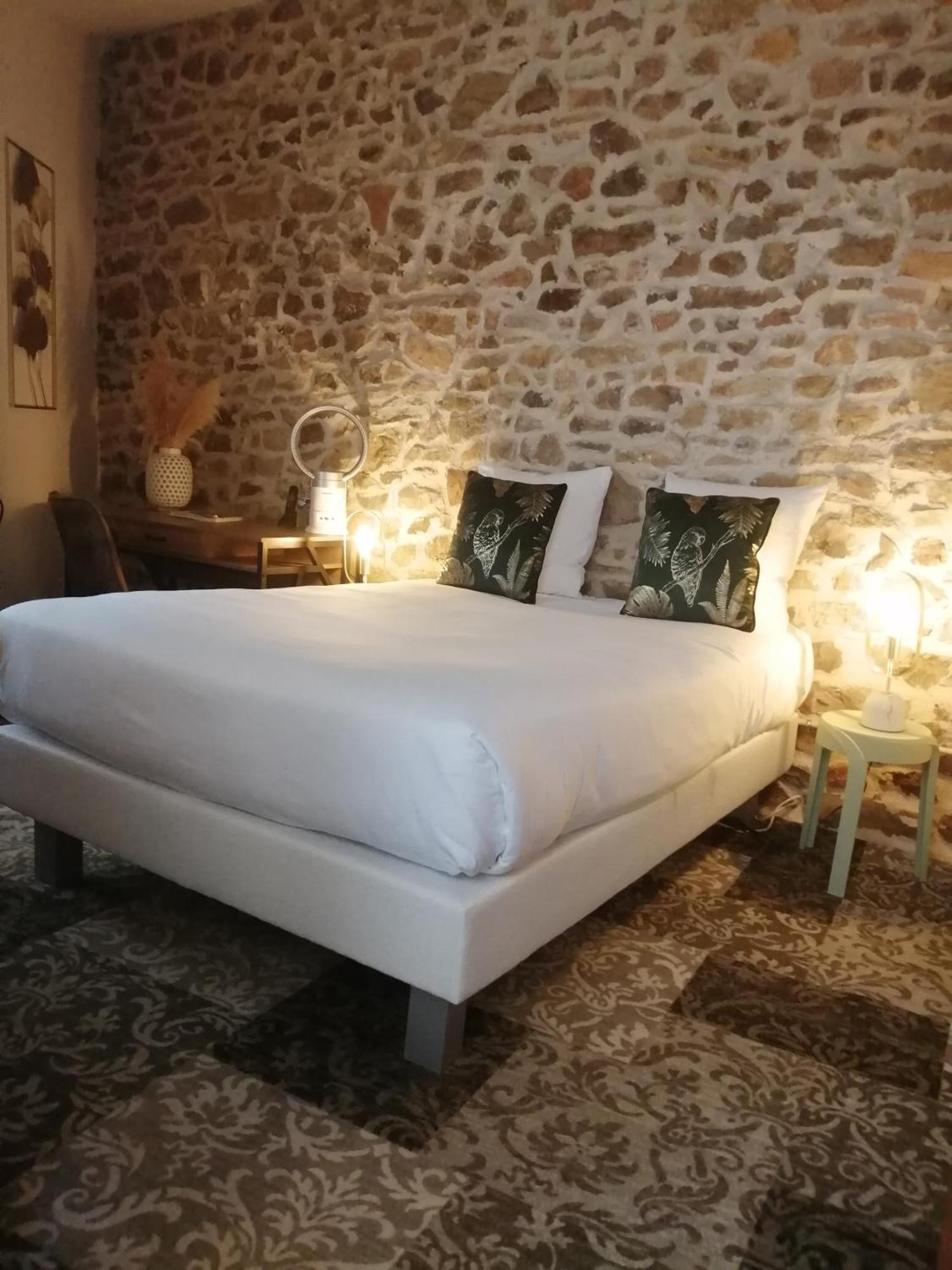 Contact Hotels Le Savigny & Spa Blace Екстер'єр фото