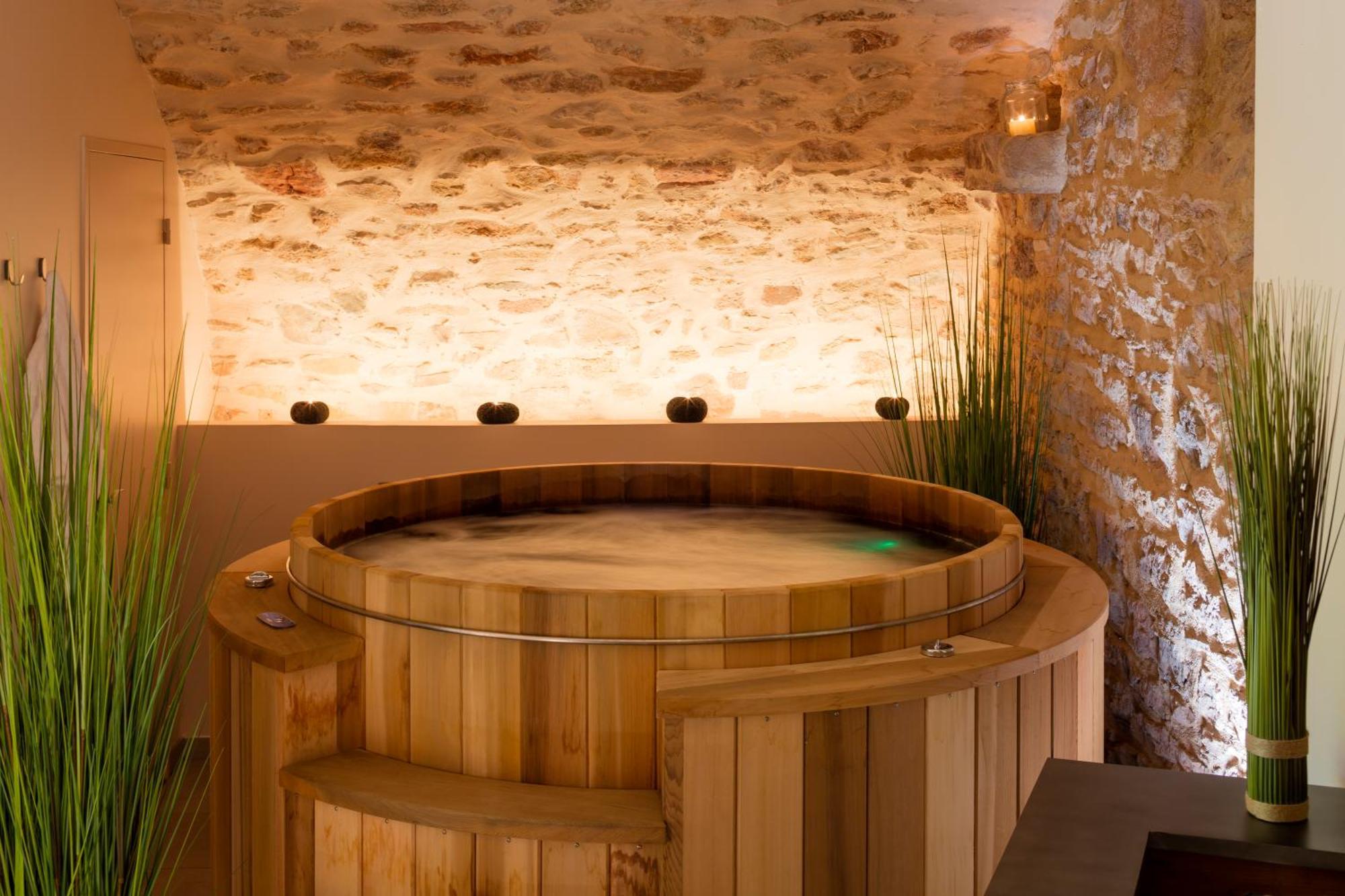 Contact Hotels Le Savigny & Spa Blace Екстер'єр фото