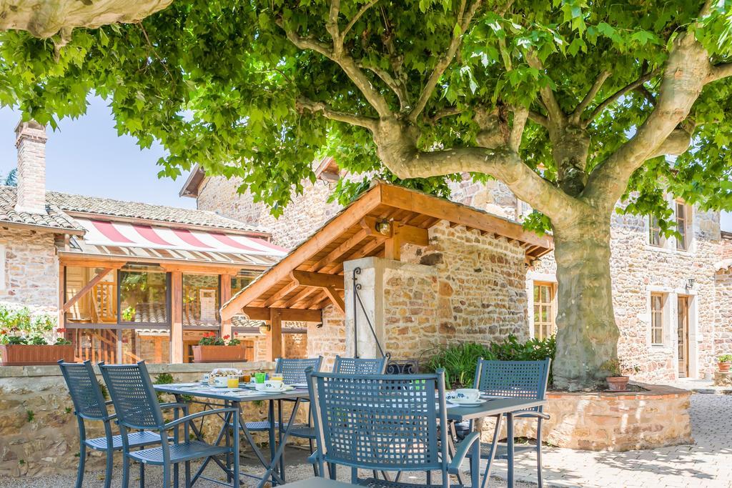 Contact Hotels Le Savigny & Spa Blace Екстер'єр фото