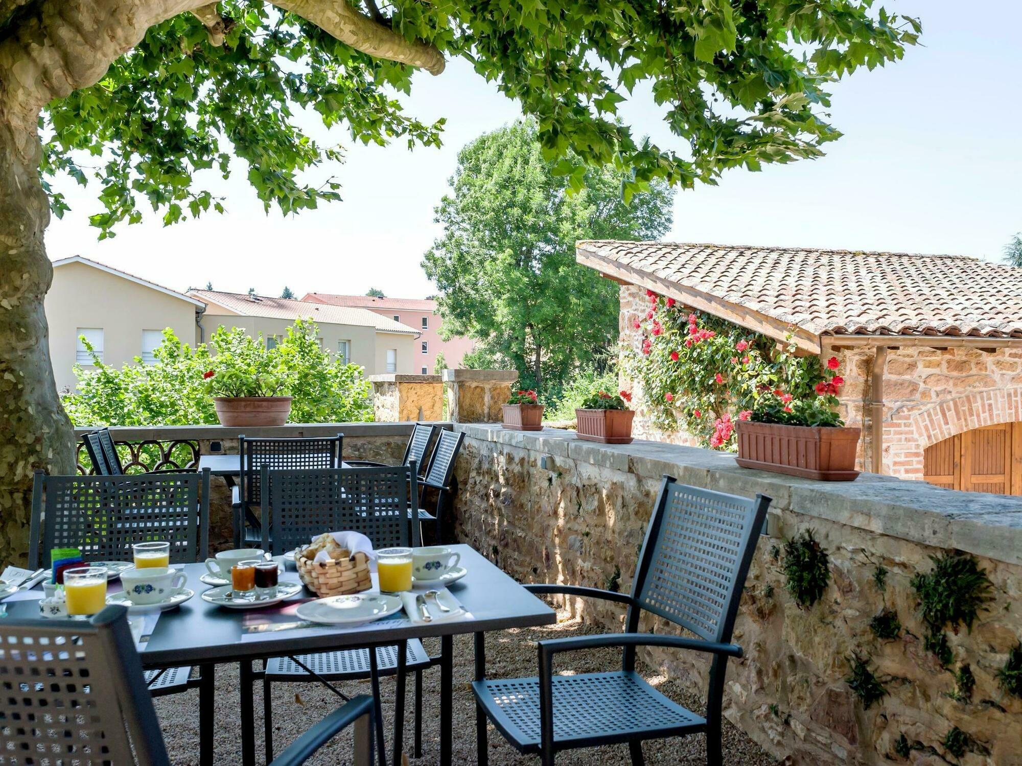 Contact Hotels Le Savigny & Spa Blace Екстер'єр фото