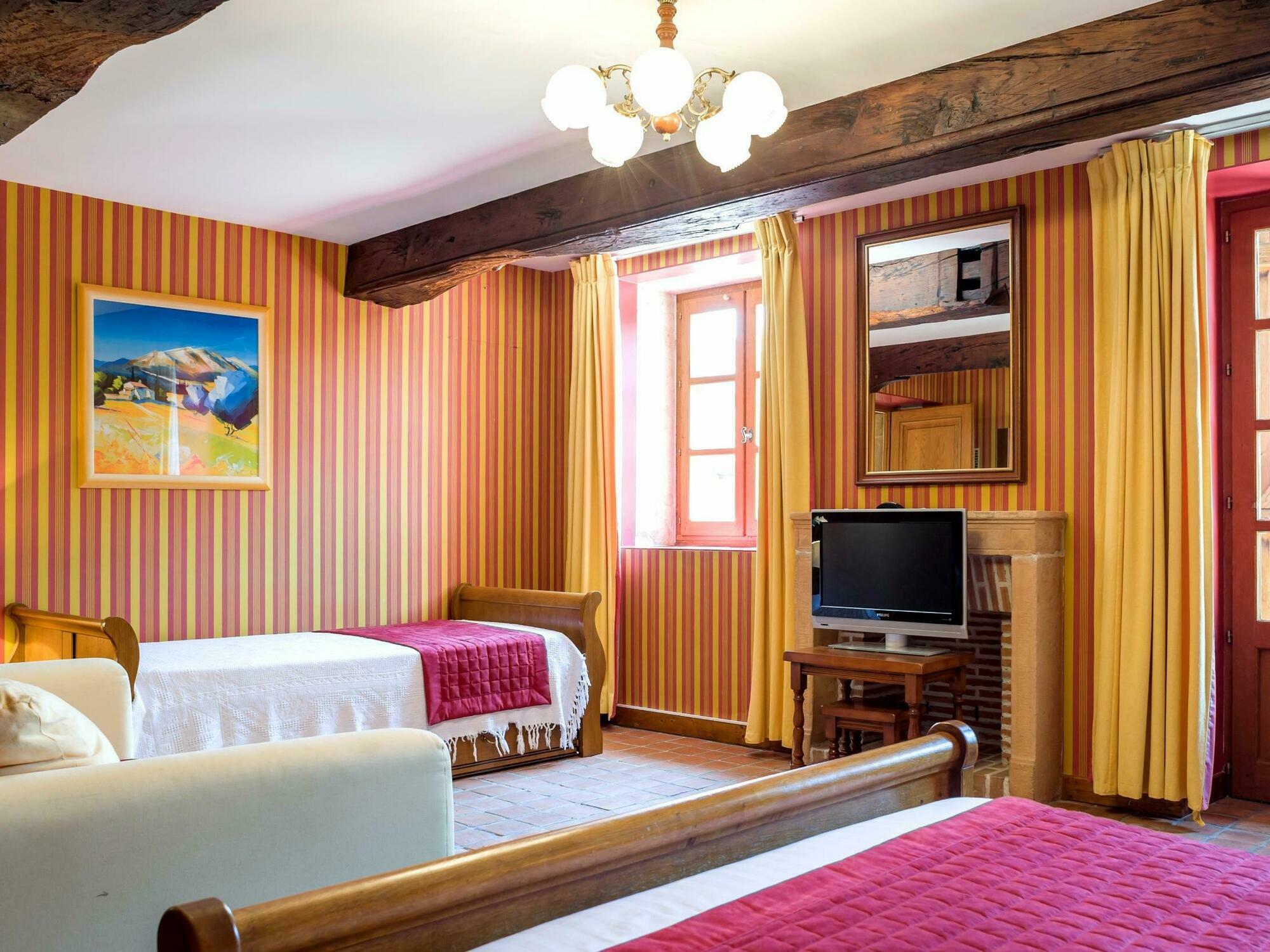 Contact Hotels Le Savigny & Spa Blace Екстер'єр фото